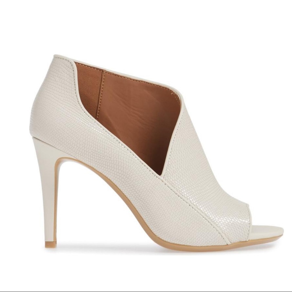 NWT Calvin Klein Nastassia Peep Toe Pump In Soft White Leather - Picture 2 of 16